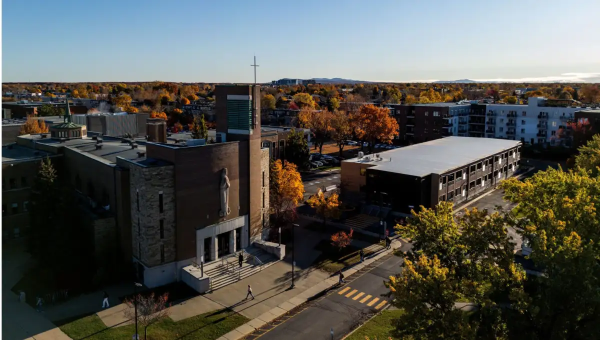 Image aérienne de l'entée principale du CEM